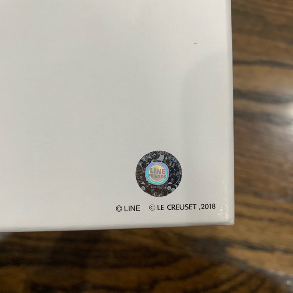 New Le Creuset x Line Friends Small Choco and Pangyo Plates Set of 2 - Picture 8 of 10